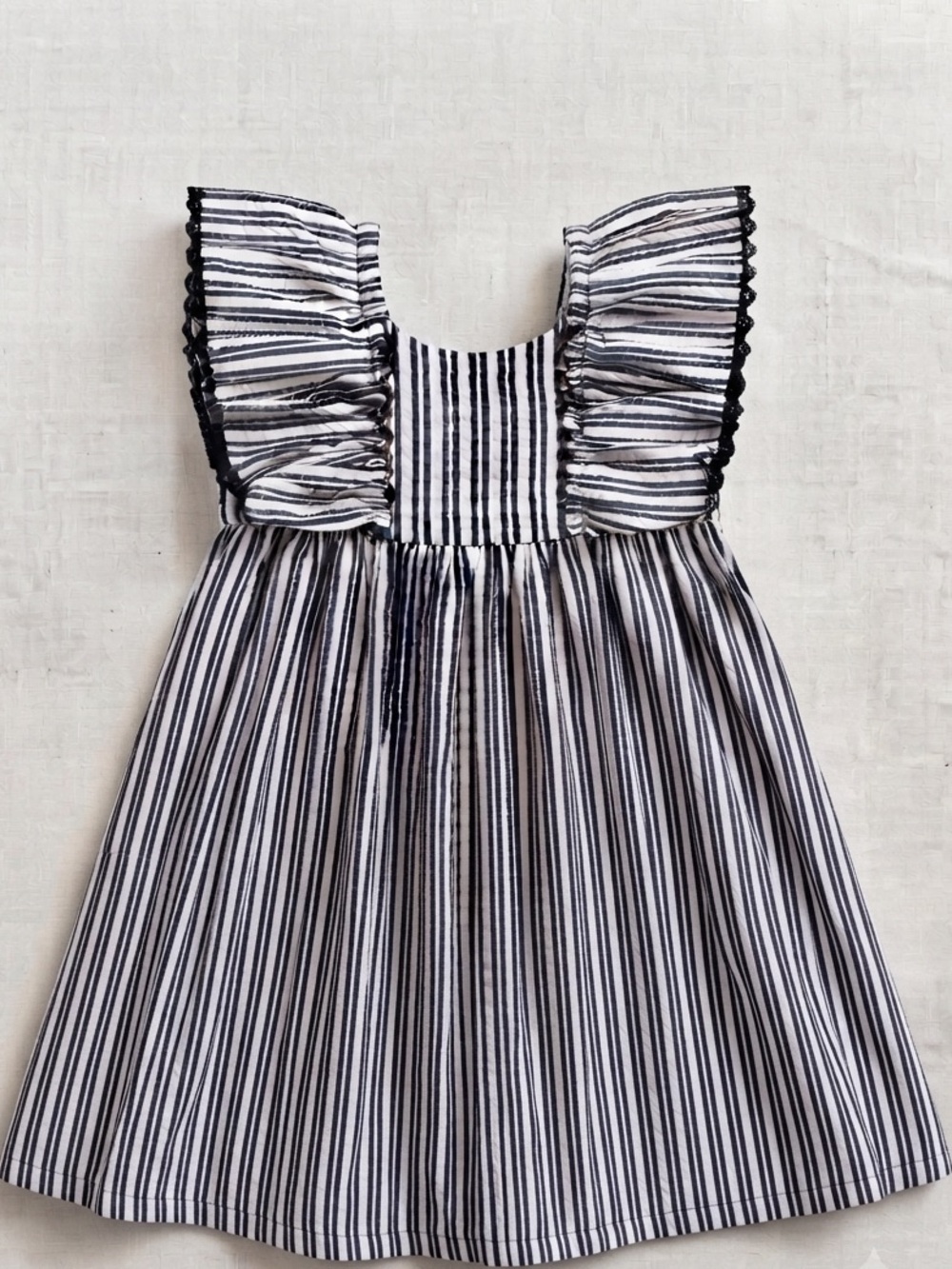 2/15$ | 5Y Girls 👧🏻 | Black and White Striped Ruffle-Sleeve kids Dress